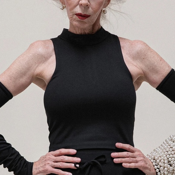 BNWT Black Freddie Crop Top - Picture 1 of 2